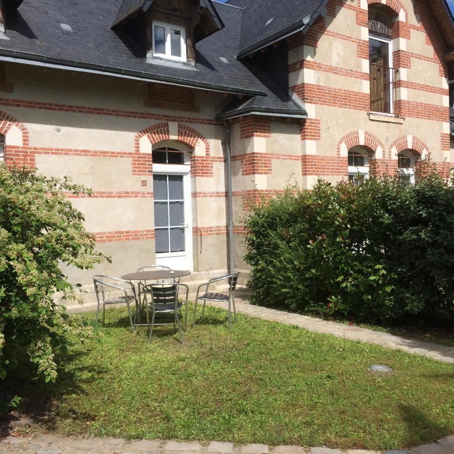 Ferienwohnung La Bretauche Checy Exterior foto